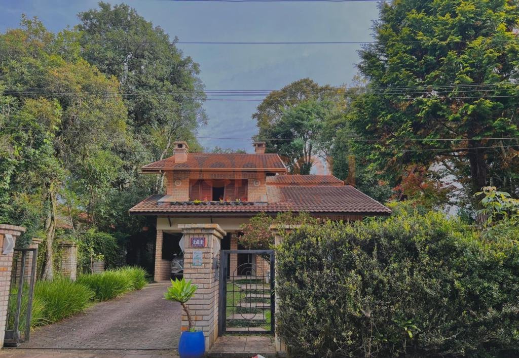 Casa 4 ou + dormitórios
