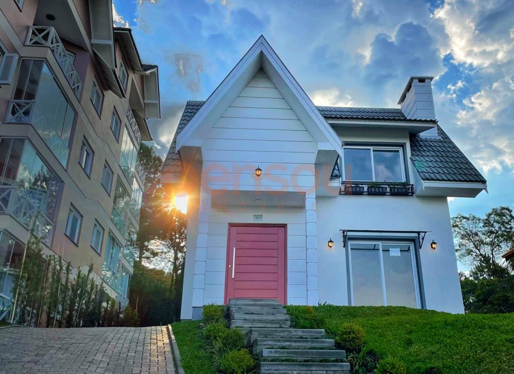 Casa 3 dormitórios em Condomínio