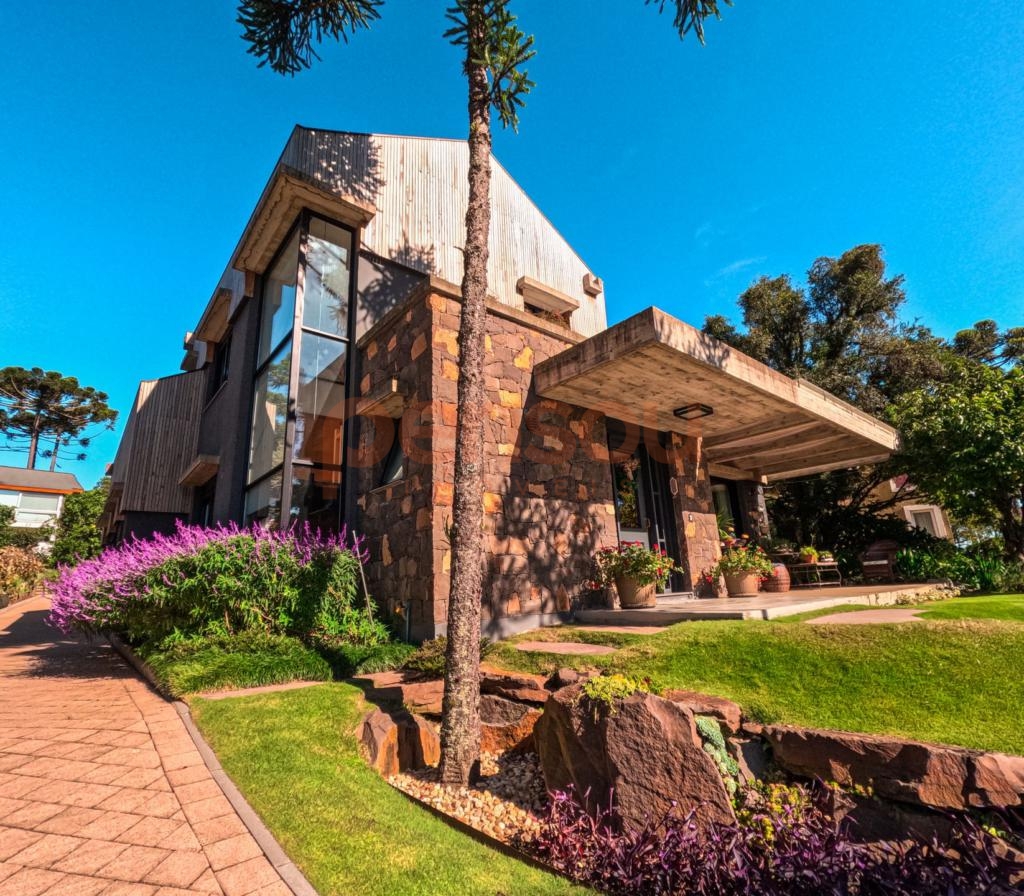 Casa 3 dormitórios em Condomínio