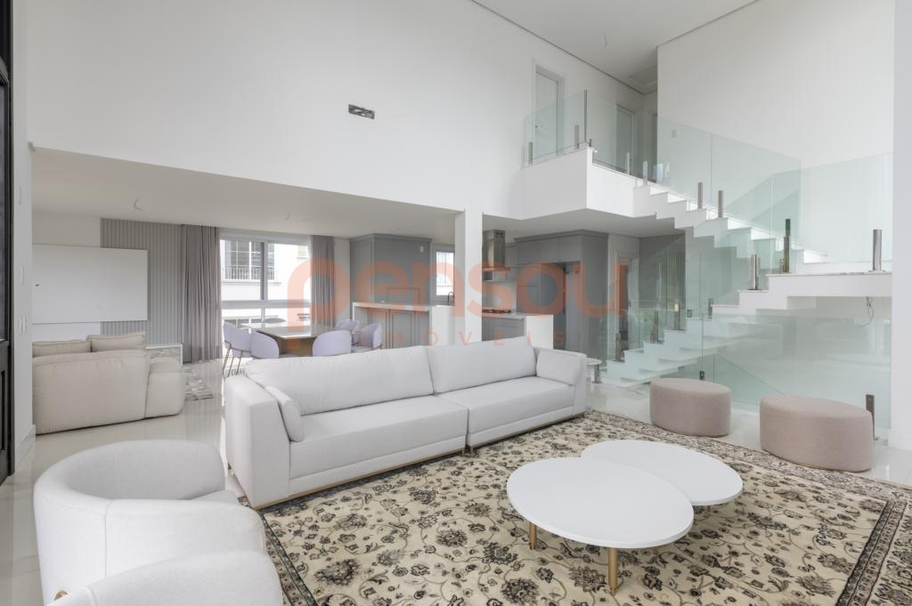 Casa 4 ou + dorm. em Condomínio