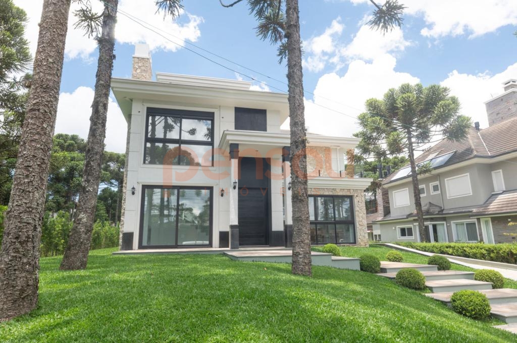 Casa 4 ou + dorm. em Condomínio
