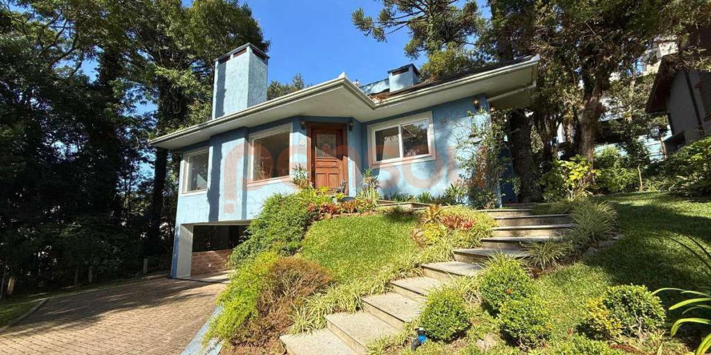 Casa 3 dormitórios em Condomínio