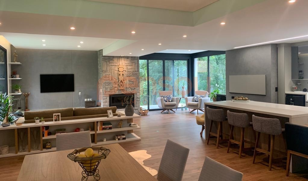 Casa 3 dormitórios em Condomínio