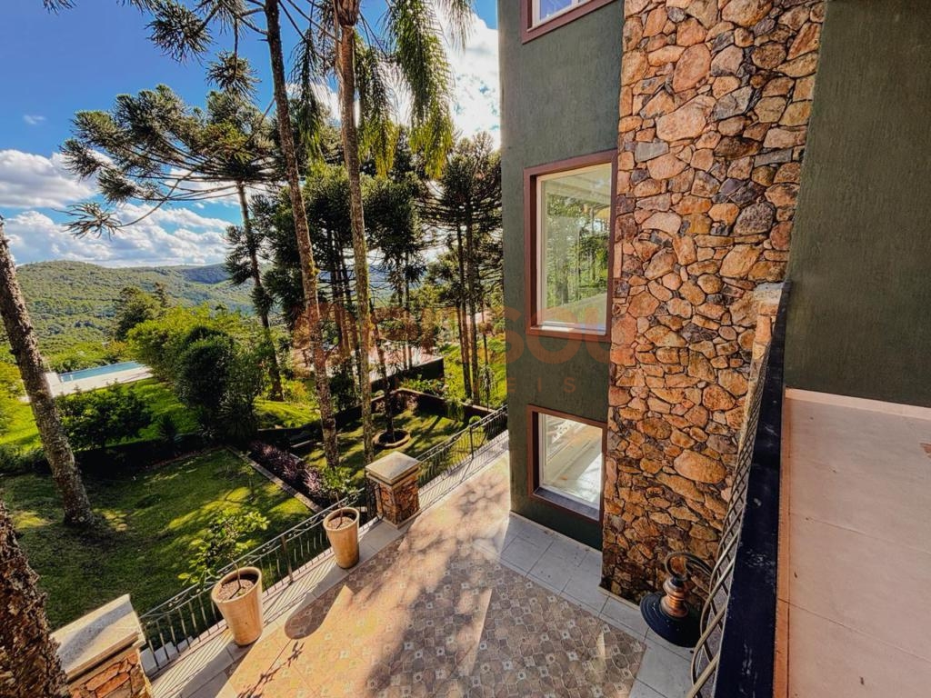 Casa 4 ou + dorm. em Condomínio