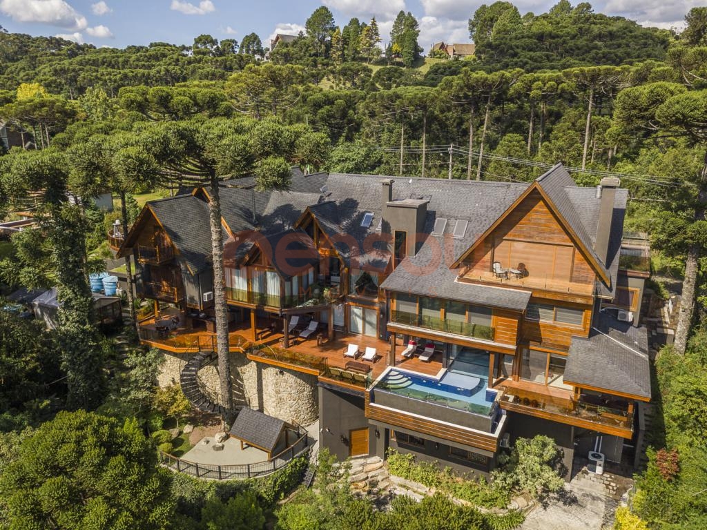 Casa 4 ou + dorm. em Condomínio