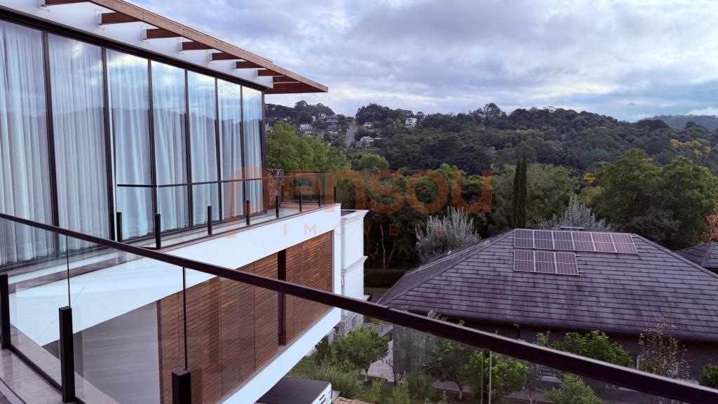 Casa 4 ou + dorm. em Condomínio