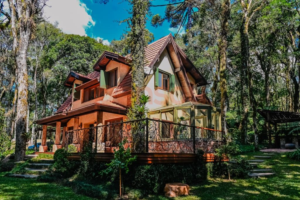 Casa 3 dormitórios em Condomínio