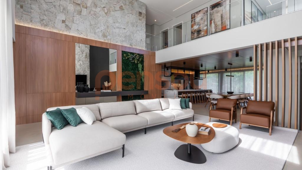 Casa 4 ou + dorm. em Condomínio