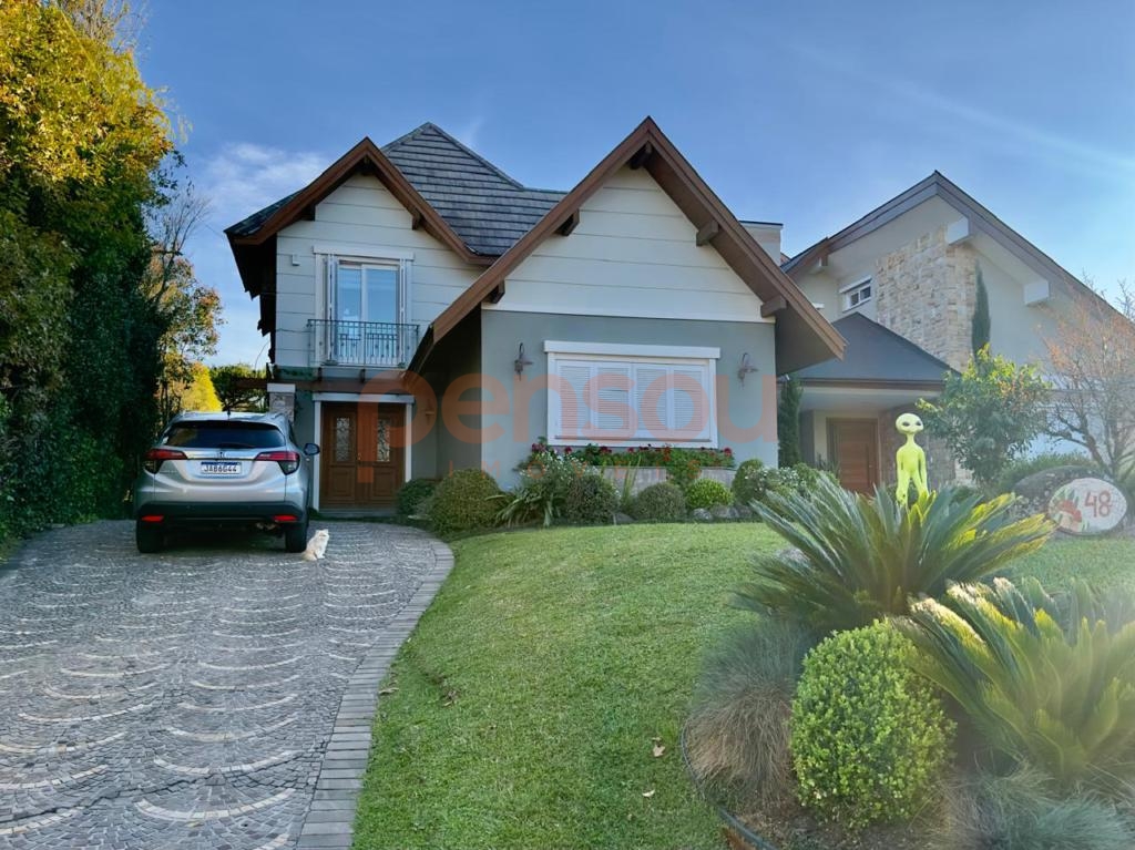 Casa 3 dormitórios em Condomínio