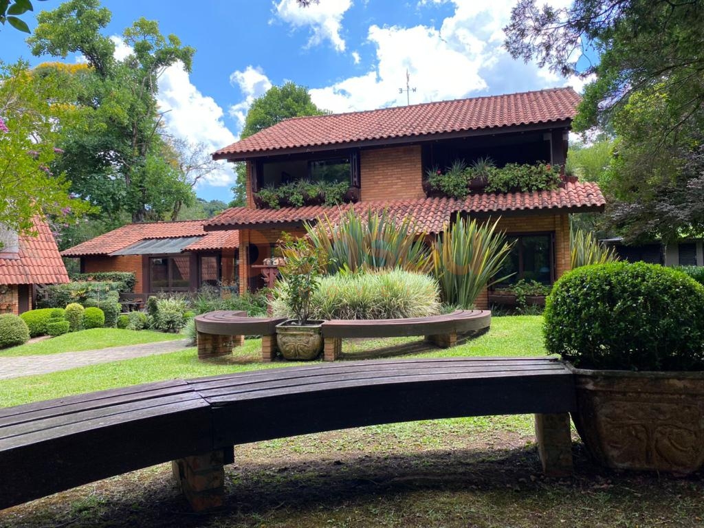 Casa 6 Dormitórios